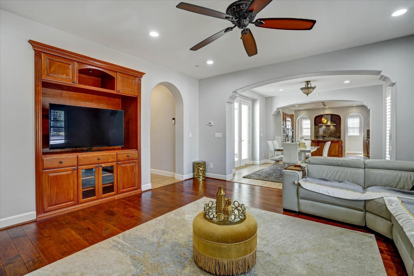 Detail Gallery Image 7 of 36 For 233 Snowdrop Ct, San Ramon,  CA 94582 - 5 Beds | 5/1 Baths