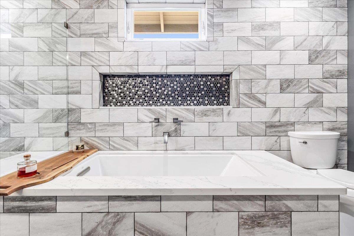 Detail Gallery Image 12 of 21 For 570 Casanova Ave, Monterey,  CA 93940 - 2 Beds | 2 Baths