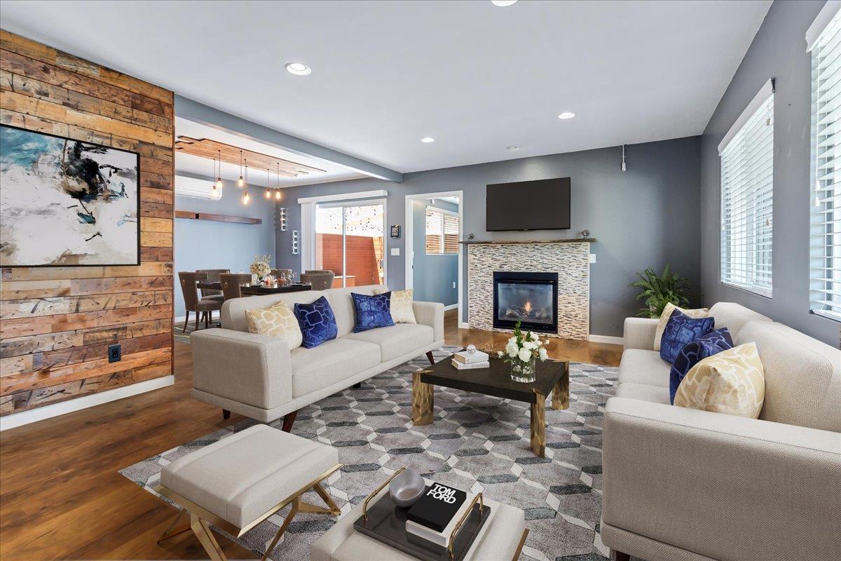 Detail Gallery Image 4 of 21 For 570 Casanova Ave, Monterey,  CA 93940 - 2 Beds | 2 Baths