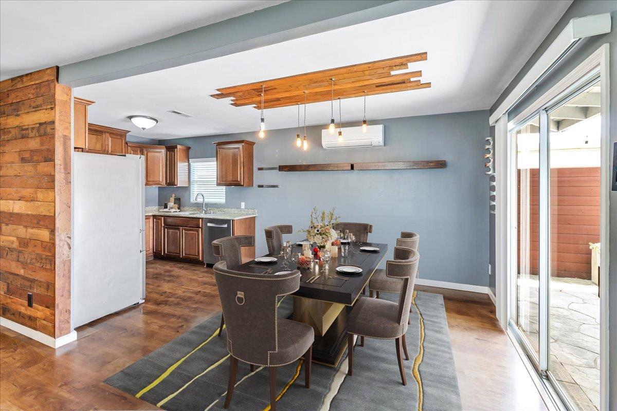 Detail Gallery Image 5 of 21 For 570 Casanova Ave, Monterey,  CA 93940 - 2 Beds | 2 Baths