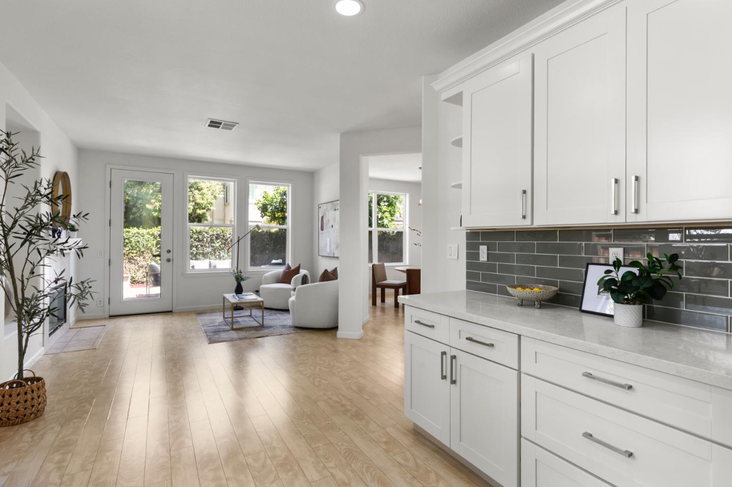 Detail Gallery Image 12 of 32 For 1986 Wayne Cir, San Jose,  CA 95131 - 3 Beds | 2/1 Baths