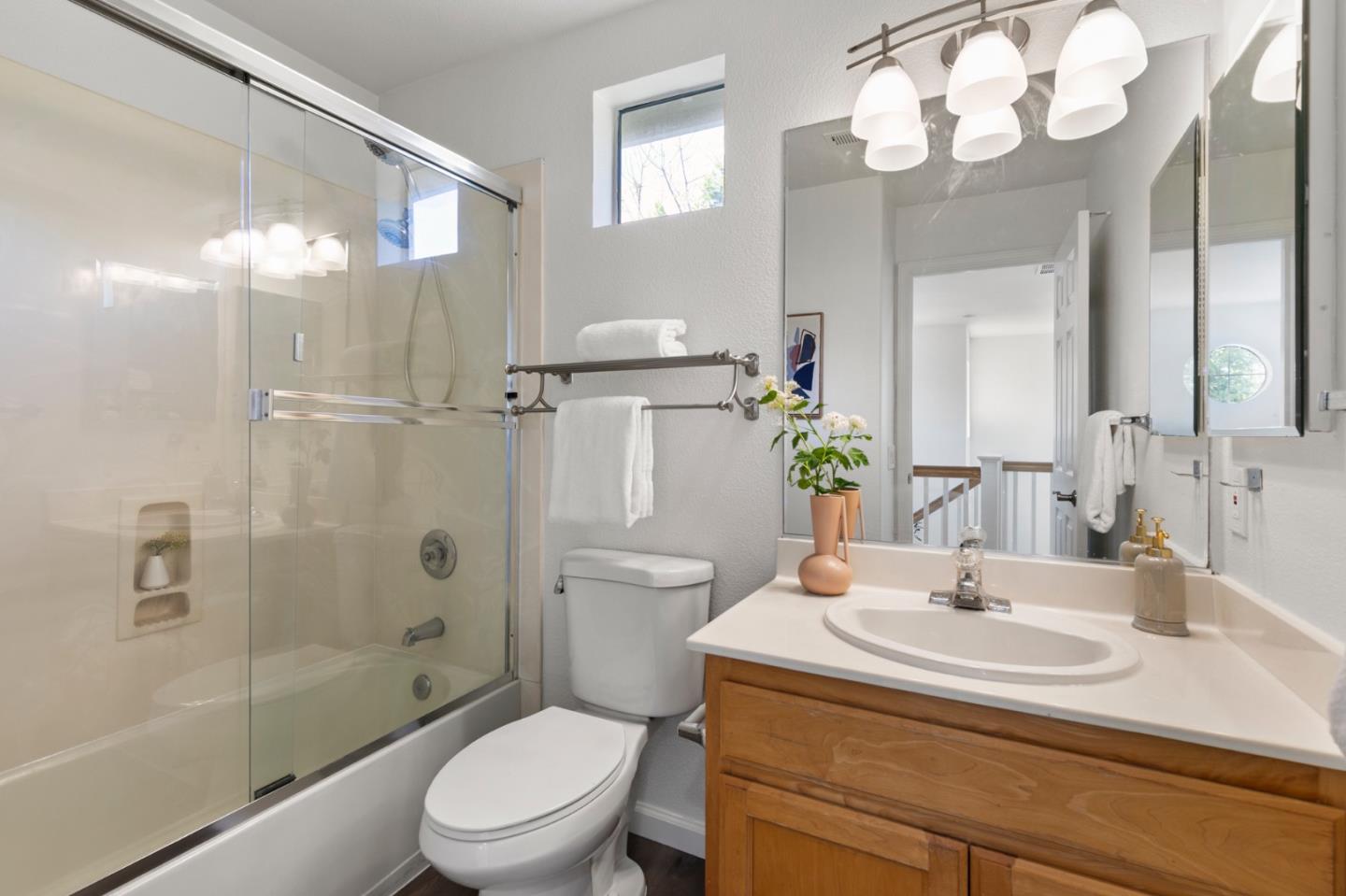 Detail Gallery Image 27 of 32 For 1986 Wayne Cir, San Jose,  CA 95131 - 3 Beds | 2/1 Baths