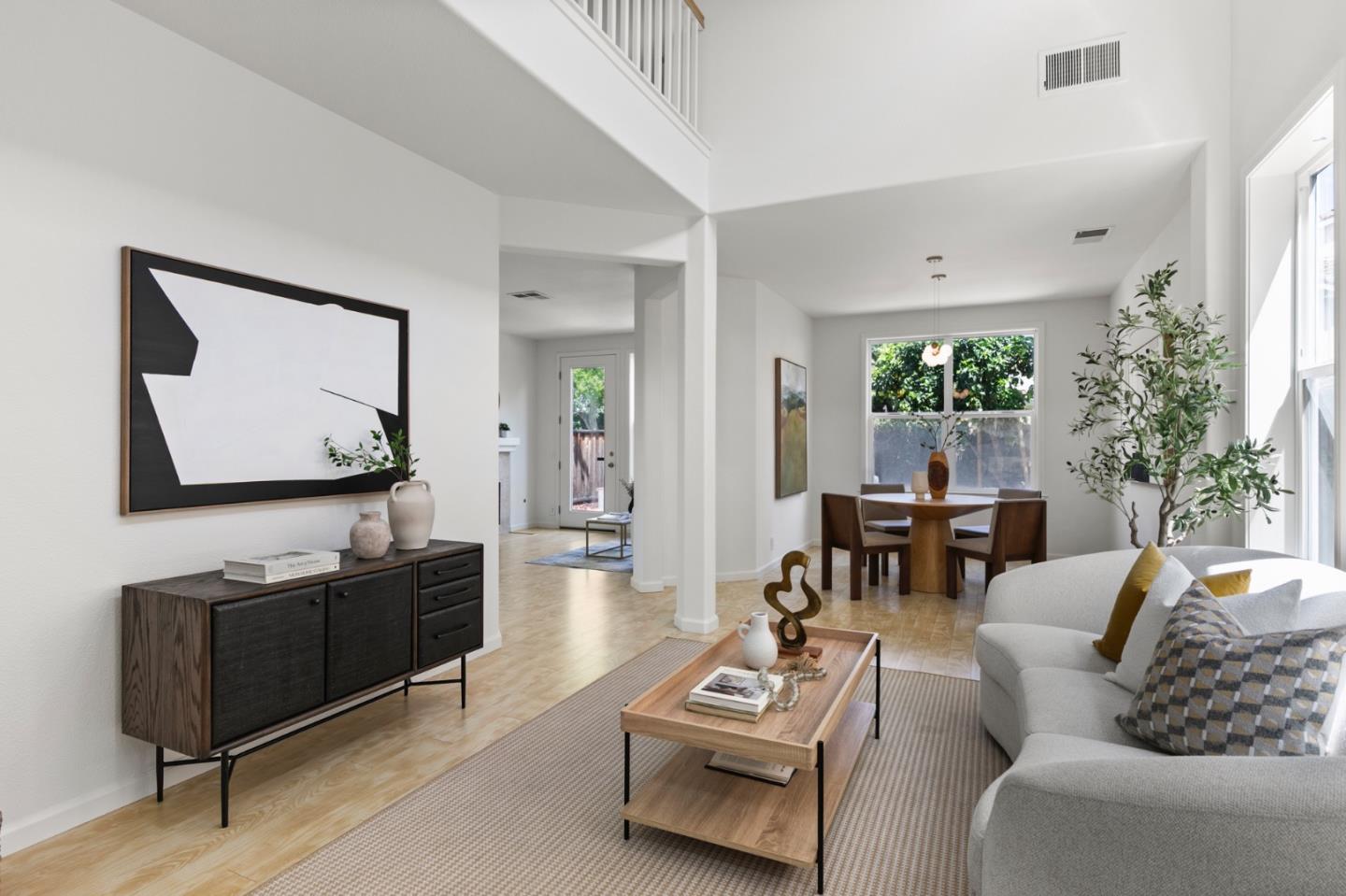 Detail Gallery Image 3 of 32 For 1986 Wayne Cir, San Jose,  CA 95131 - 3 Beds | 2/1 Baths