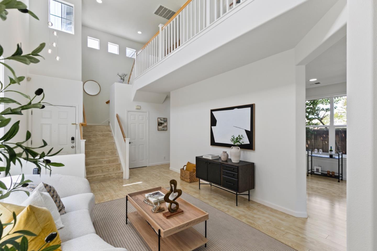 Detail Gallery Image 6 of 32 For 1986 Wayne Cir, San Jose,  CA 95131 - 3 Beds | 2/1 Baths