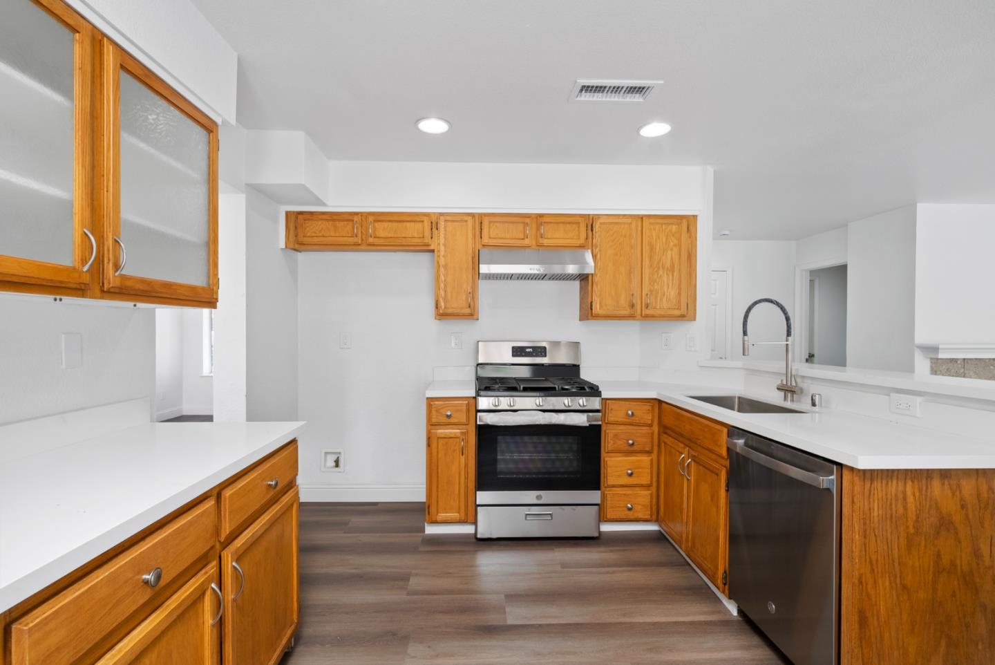 Detail Gallery Image 16 of 32 For 330 Carousel Dr, Vallejo,  CA 94589 - 4 Beds | 2/1 Baths