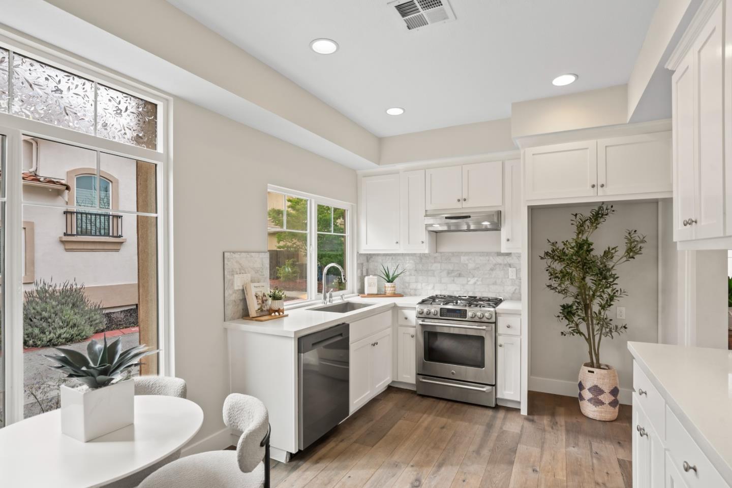 Detail Gallery Image 10 of 30 For 3010 Miles Dr, Santa Clara,  CA 95051 - 3 Beds | 2/1 Baths