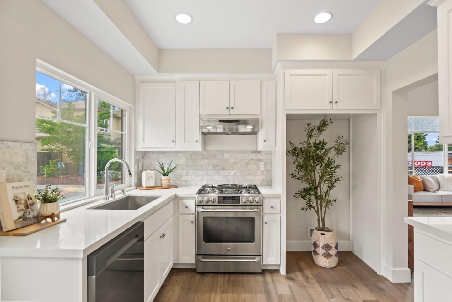 Detail Gallery Image 11 of 30 For 3010 Miles Dr, Santa Clara,  CA 95051 - 3 Beds | 2/1 Baths