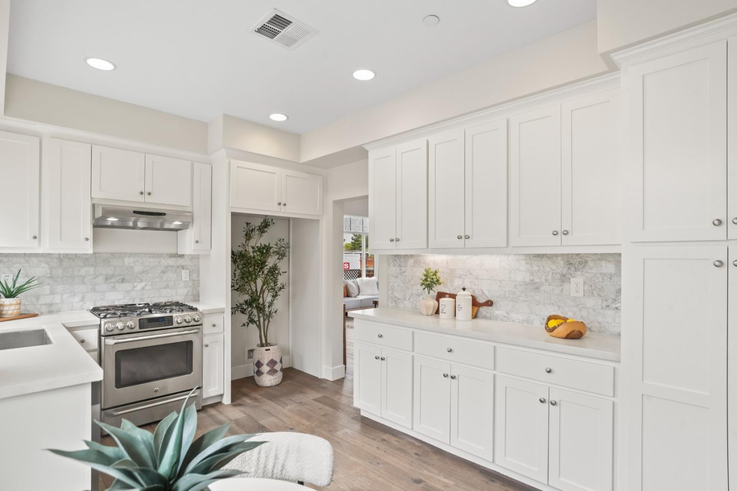 Detail Gallery Image 12 of 30 For 3010 Miles Dr, Santa Clara,  CA 95051 - 3 Beds | 2/1 Baths