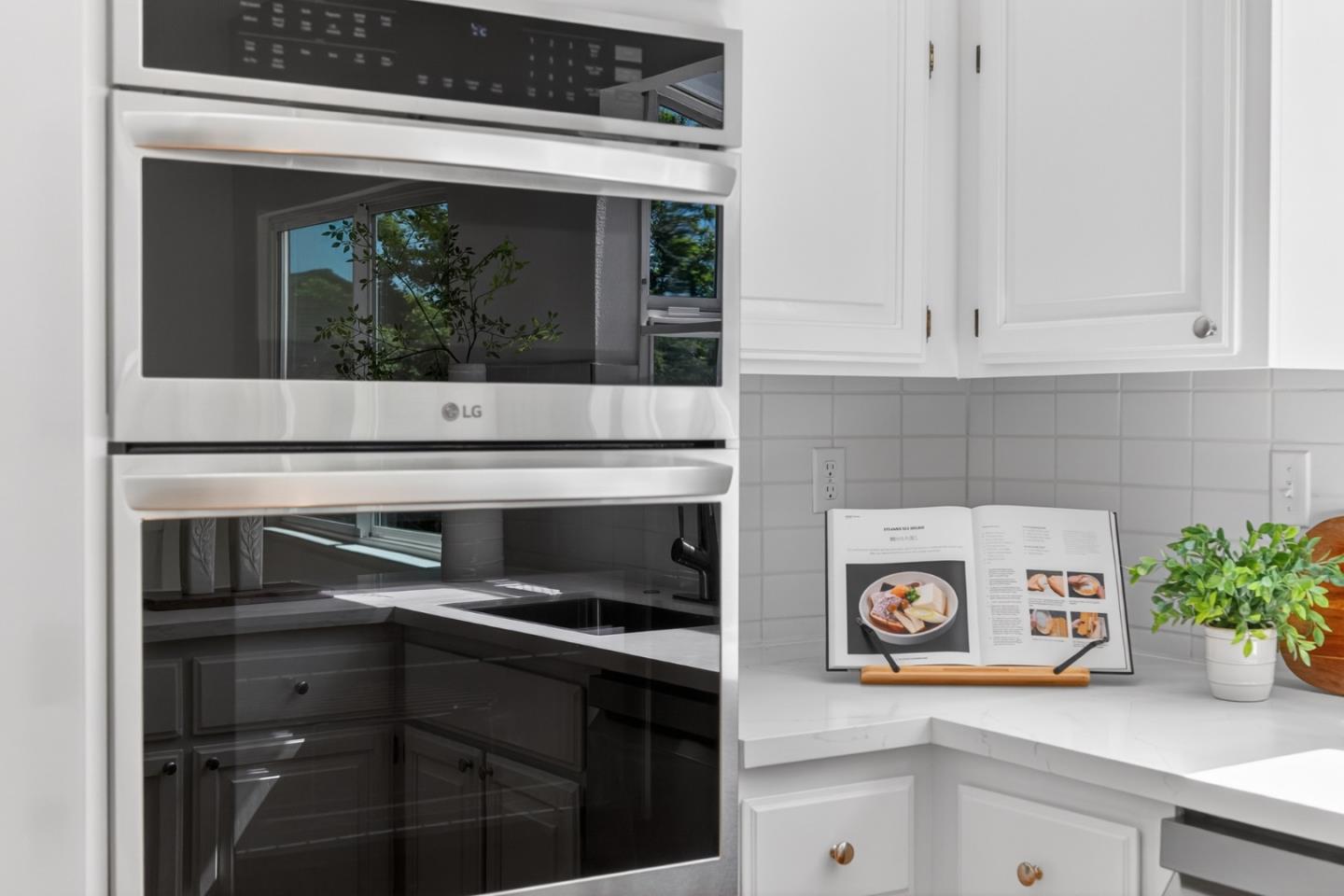 Detail Gallery Image 14 of 62 For 3220 Heritage Point Ct, San Jose,  CA 95148 - 5 Beds | 3 Baths