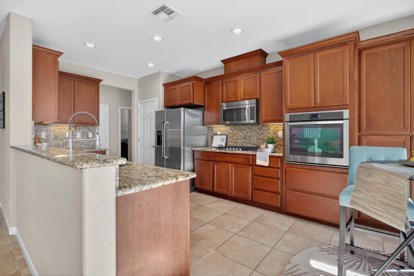 Detail Gallery Image 15 of 53 For 790 Monte Oro Ct, Manteca,  CA 95337 - 4 Beds | 4 Baths