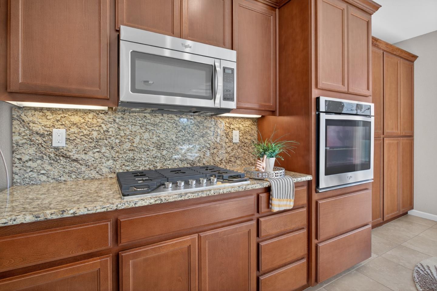 Detail Gallery Image 16 of 53 For 790 Monte Oro Ct, Manteca,  CA 95337 - 4 Beds | 4 Baths