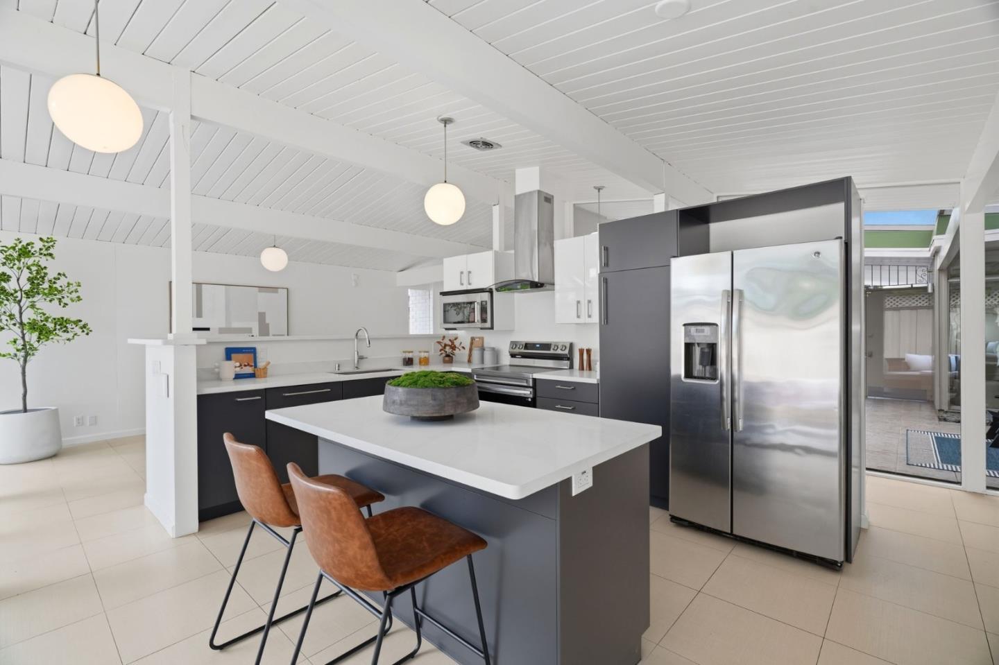 Detail Gallery Image 10 of 29 For 625 W Remington Dr, Sunnyvale,  CA 94087 - 4 Beds | 2 Baths