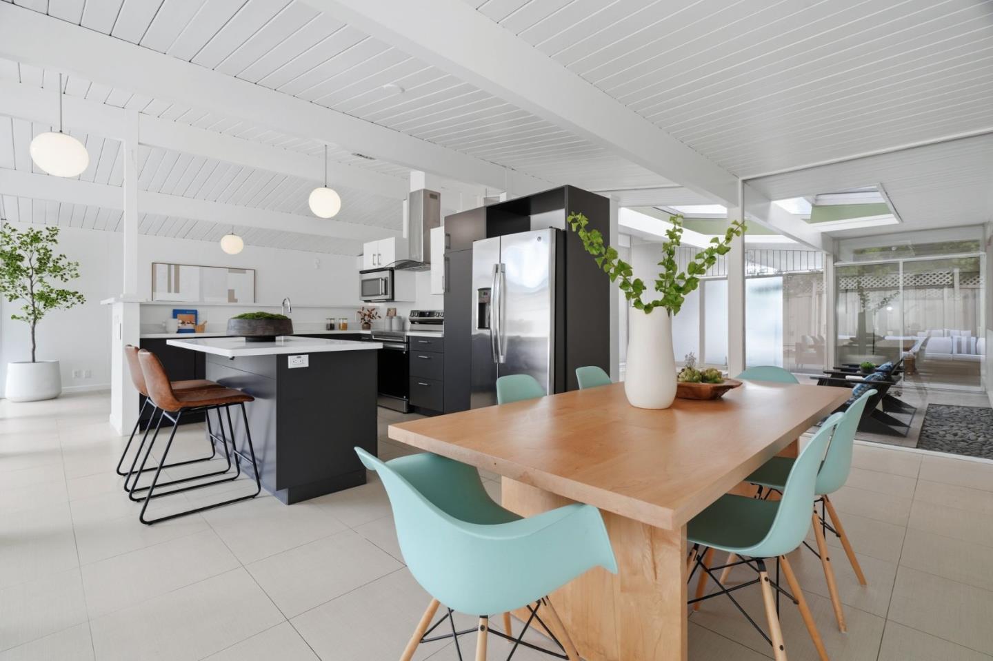 Detail Gallery Image 11 of 29 For 625 W Remington Dr, Sunnyvale,  CA 94087 - 4 Beds | 2 Baths