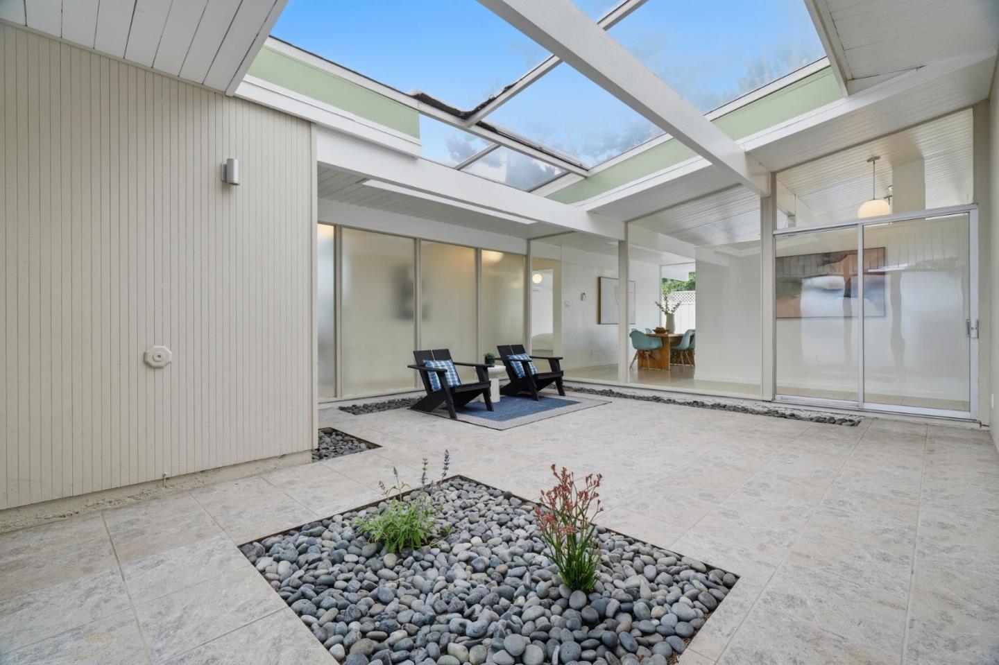 Detail Gallery Image 2 of 29 For 625 W Remington Dr, Sunnyvale,  CA 94087 - 4 Beds | 2 Baths