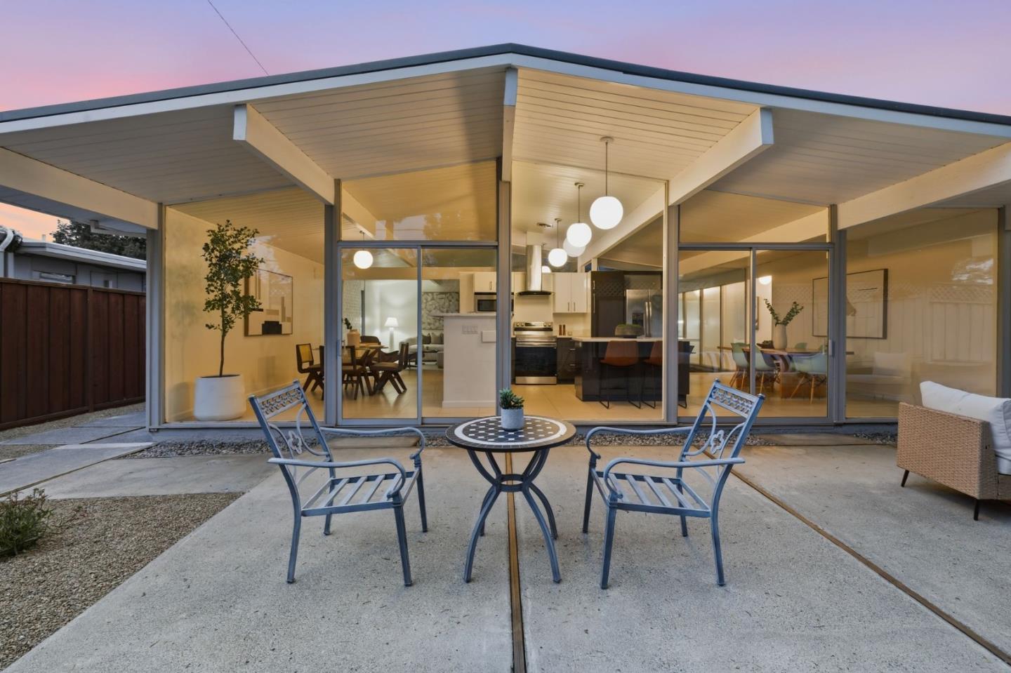 Detail Gallery Image 22 of 29 For 625 W Remington Dr, Sunnyvale,  CA 94087 - 4 Beds | 2 Baths