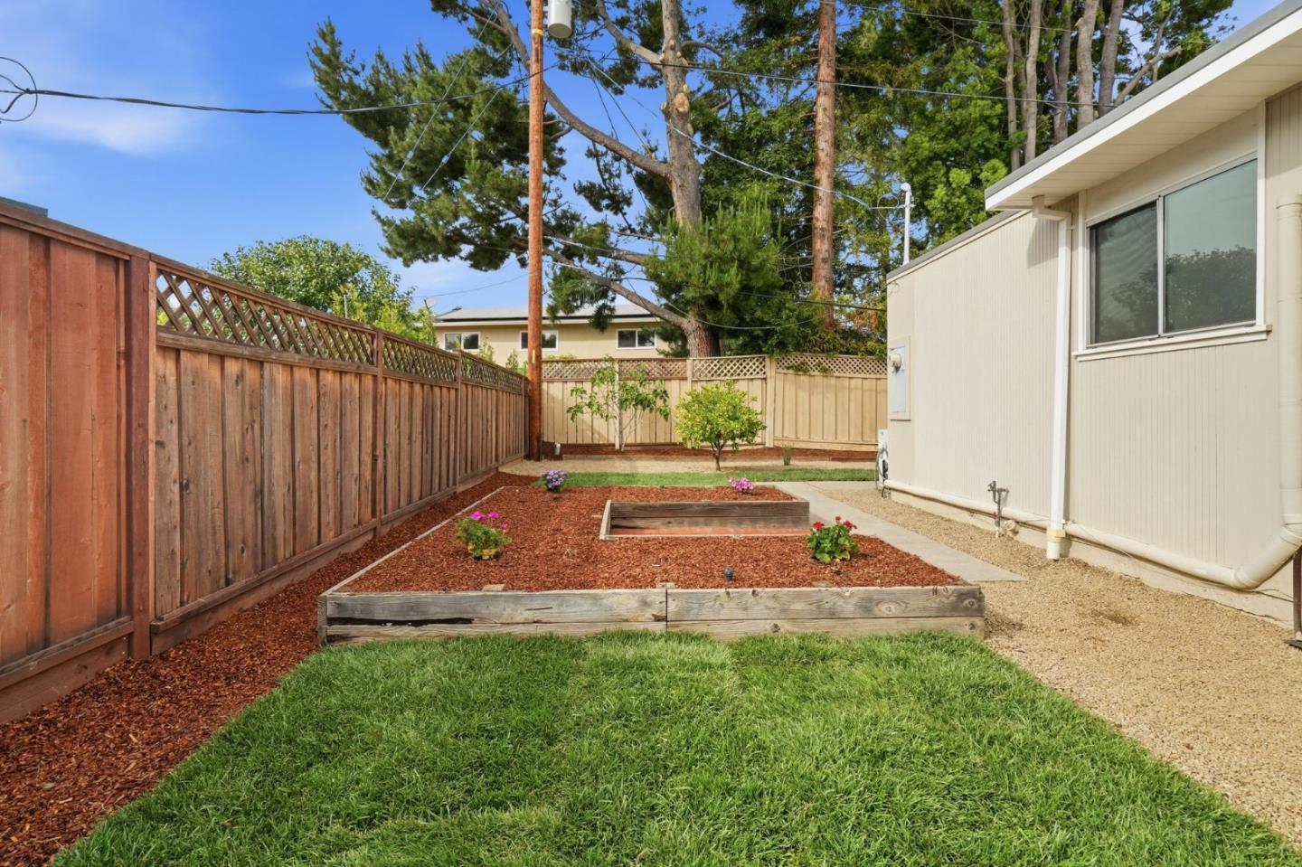Detail Gallery Image 26 of 29 For 625 W Remington Dr, Sunnyvale,  CA 94087 - 4 Beds | 2 Baths
