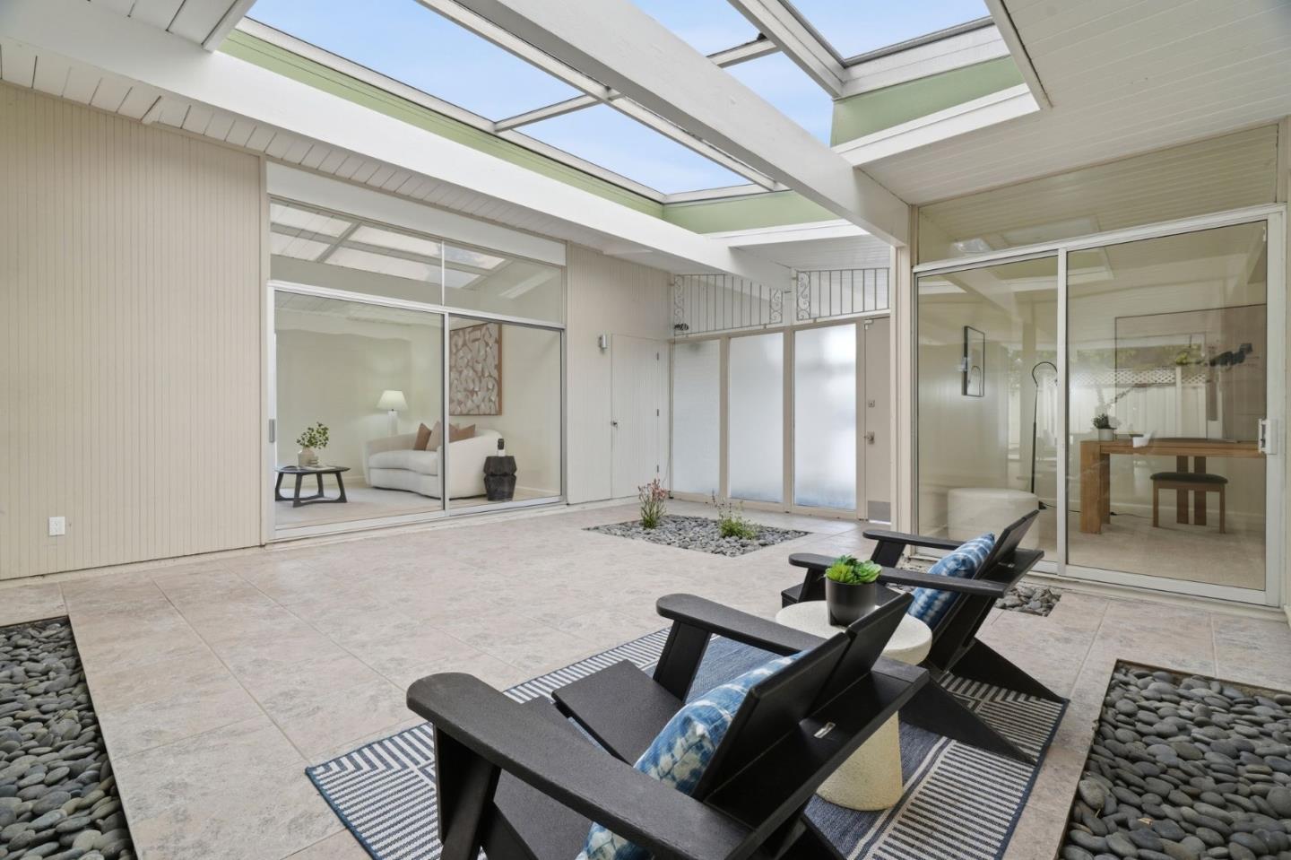 Detail Gallery Image 3 of 29 For 625 W Remington Dr, Sunnyvale,  CA 94087 - 4 Beds | 2 Baths