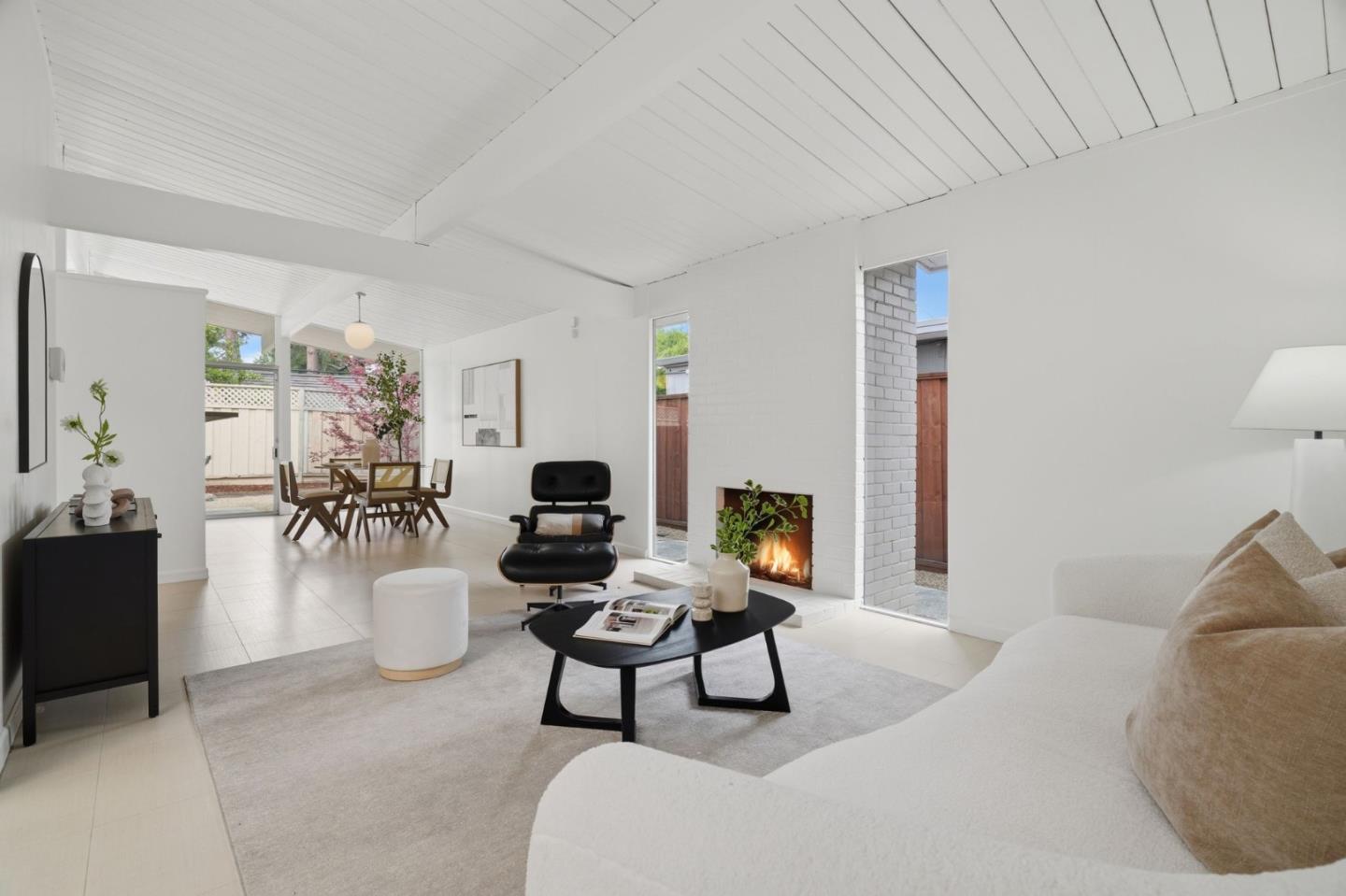 Detail Gallery Image 4 of 29 For 625 W Remington Dr, Sunnyvale,  CA 94087 - 4 Beds | 2 Baths