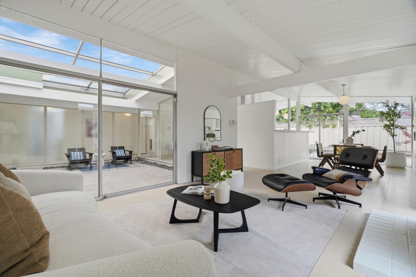 Detail Gallery Image 5 of 29 For 625 W Remington Dr, Sunnyvale,  CA 94087 - 4 Beds | 2 Baths