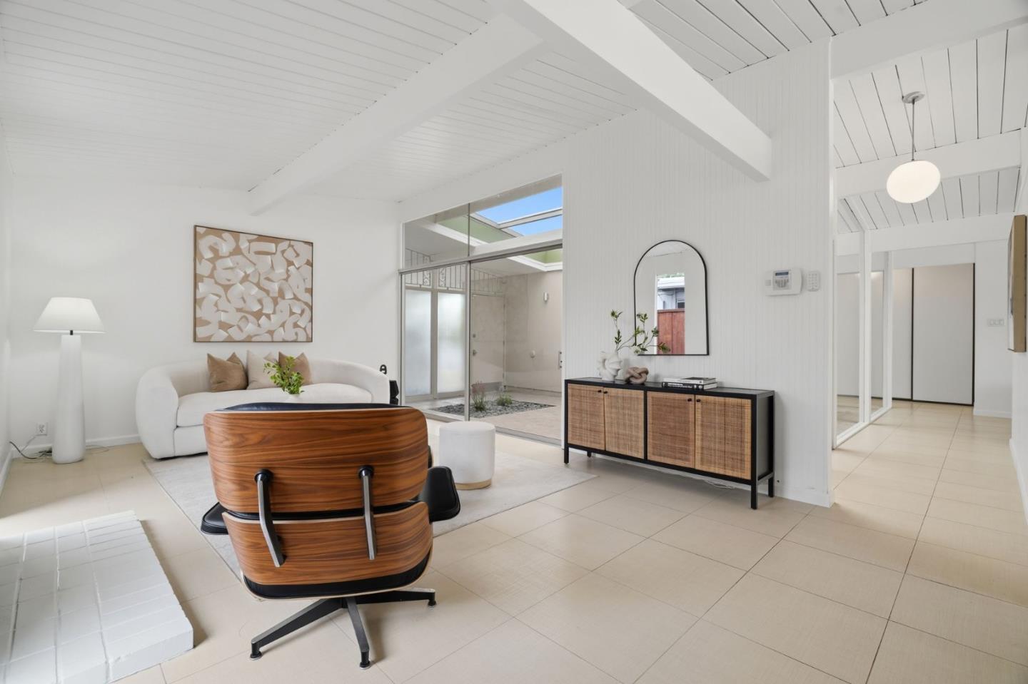 Detail Gallery Image 6 of 29 For 625 W Remington Dr, Sunnyvale,  CA 94087 - 4 Beds | 2 Baths