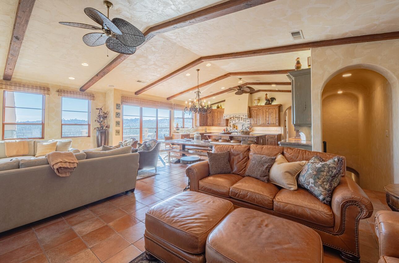 Detail Gallery Image 11 of 62 For 8730 Bluff Ct, Bradley_SLP,  CA 93426 - 5 Beds | 5/1 Baths