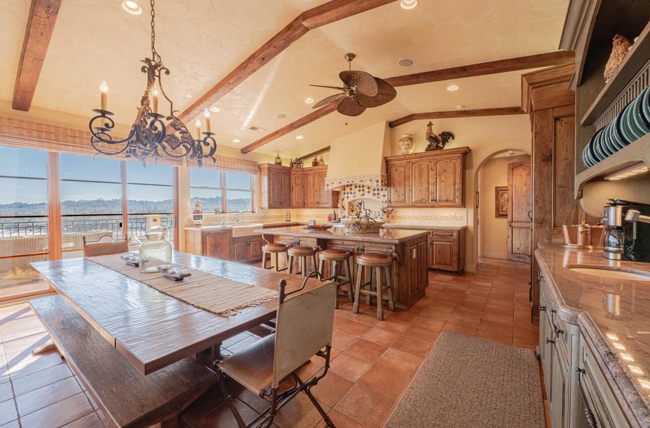 Detail Gallery Image 13 of 62 For 8730 Bluff Ct, Bradley_SLP,  CA 93426 - 5 Beds | 5/1 Baths