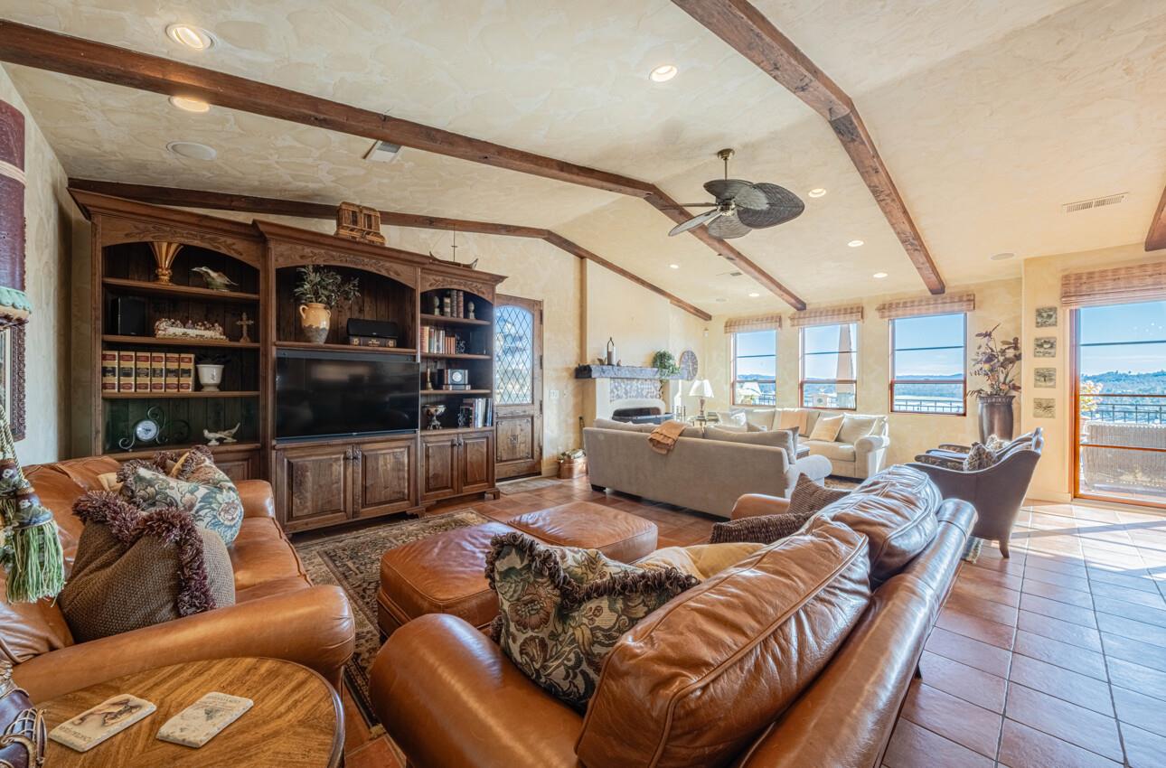 Detail Gallery Image 8 of 62 For 8730 Bluff Ct, Bradley_SLP,  CA 93426 - 5 Beds | 5/1 Baths