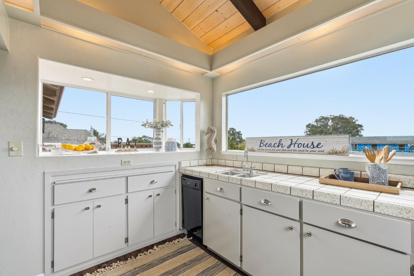 Detail Gallery Image 10 of 44 For 345 15th Ave, Santa Cruz,  CA 95062 - 3 Beds | 3 Baths