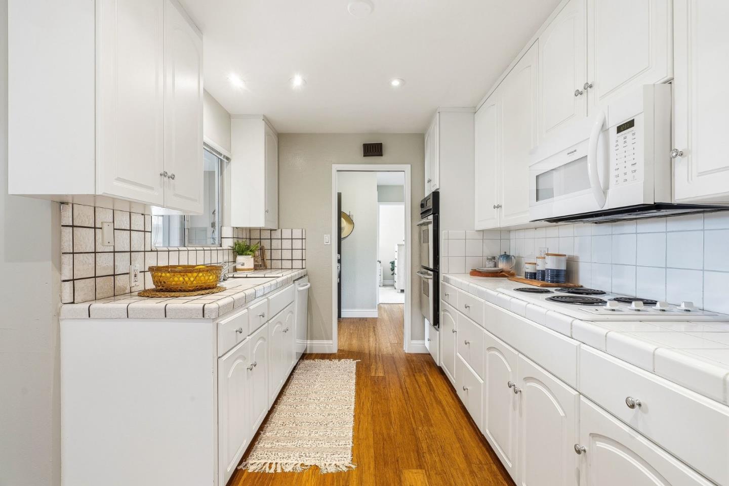 Detail Gallery Image 15 of 44 For 345 15th Ave, Santa Cruz,  CA 95062 - 3 Beds | 3 Baths