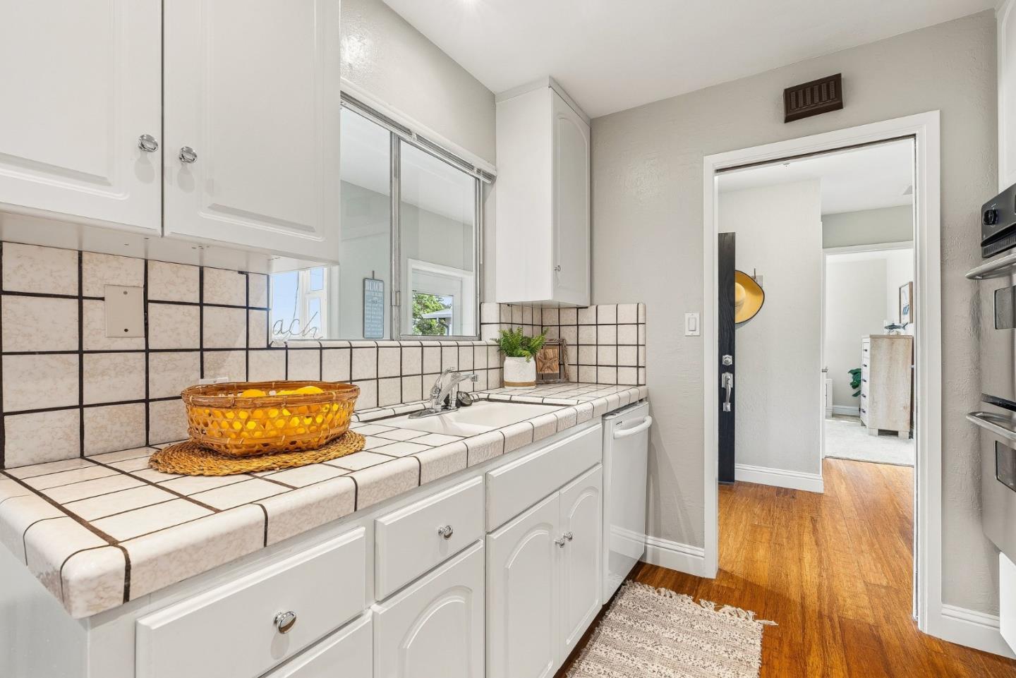 Detail Gallery Image 16 of 44 For 345 15th Ave, Santa Cruz,  CA 95062 - 3 Beds | 3 Baths