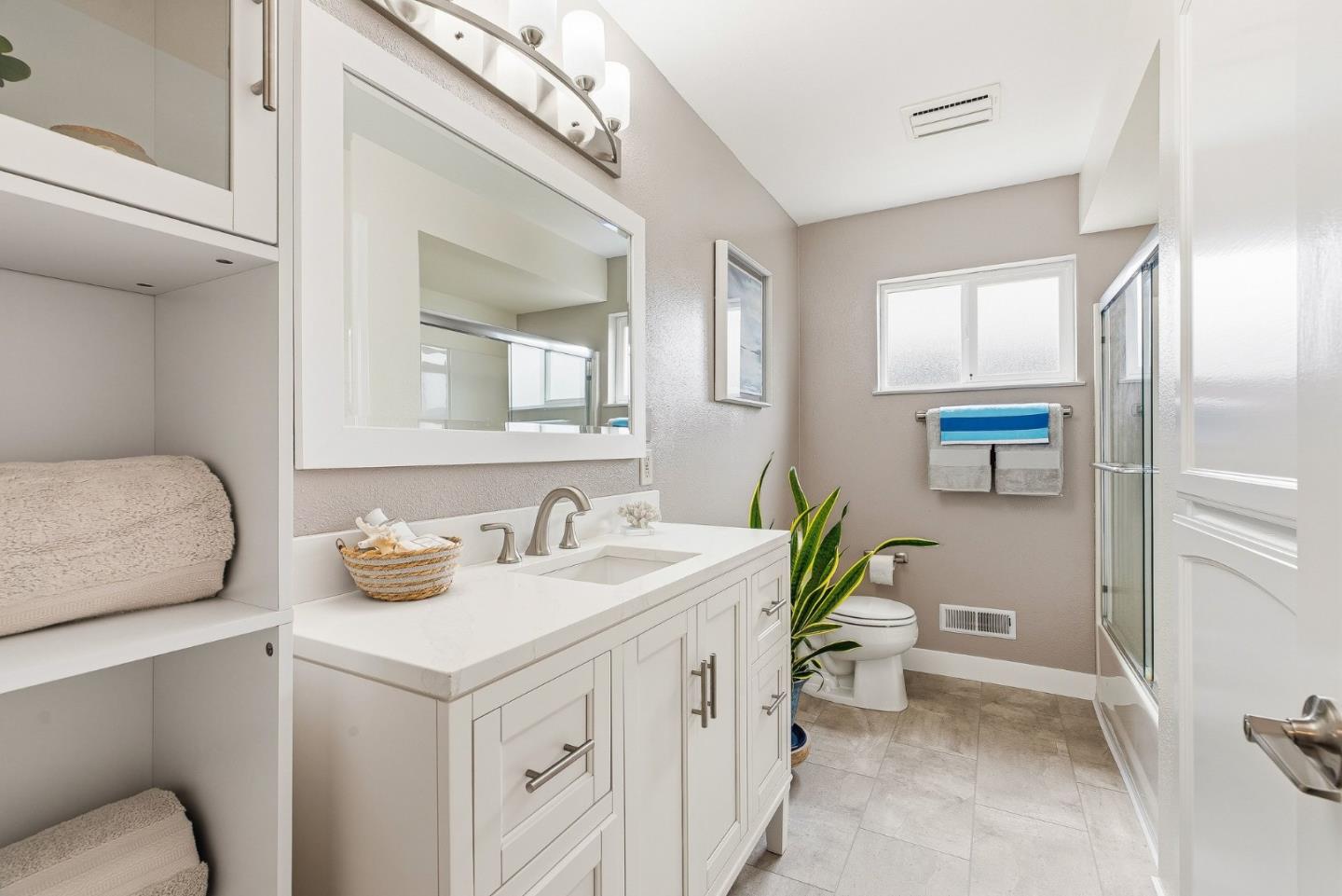 Detail Gallery Image 19 of 44 For 345 15th Ave, Santa Cruz,  CA 95062 - 3 Beds | 3 Baths