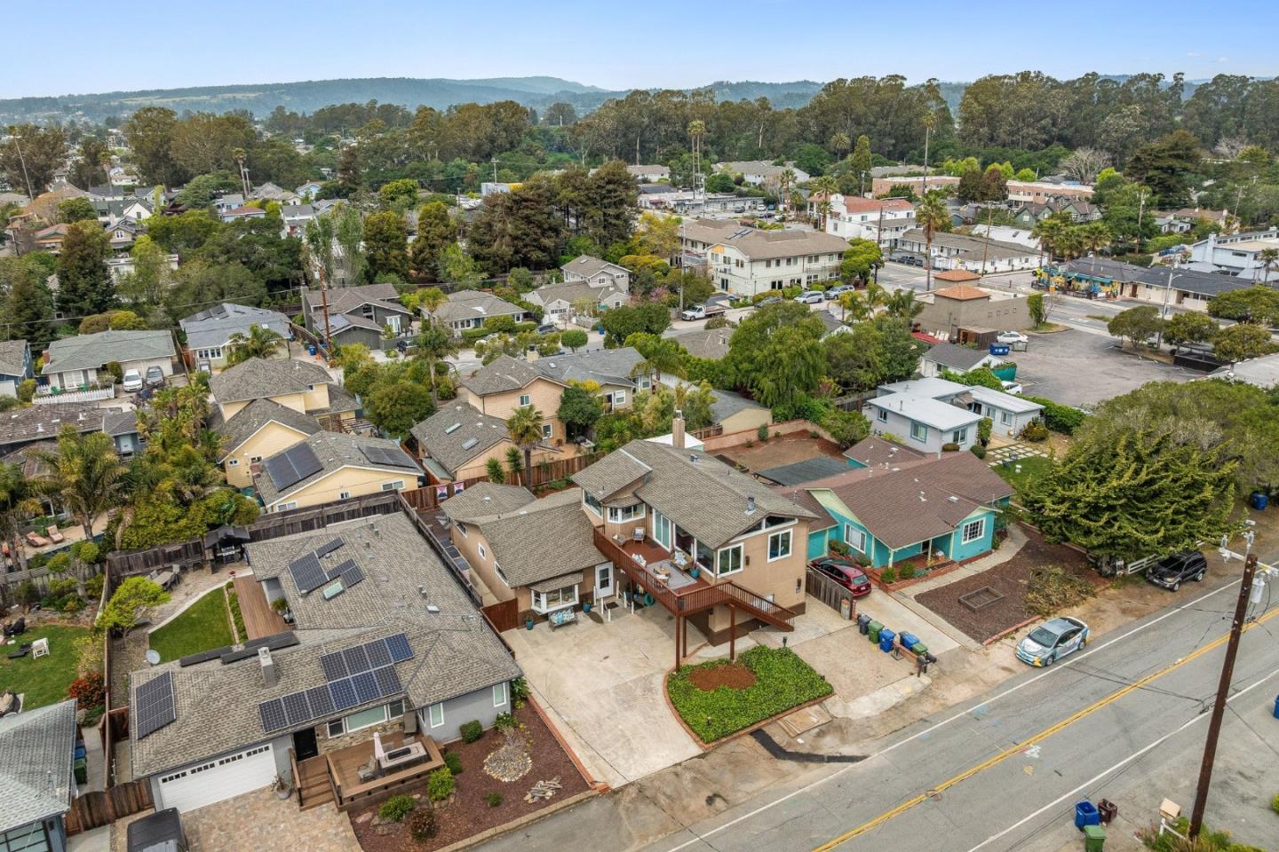 Detail Gallery Image 33 of 44 For 345 15th Ave, Santa Cruz,  CA 95062 - 3 Beds | 3 Baths