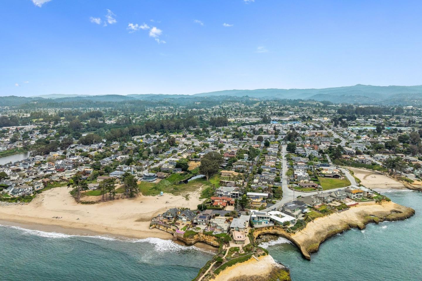 Detail Gallery Image 34 of 44 For 345 15th Ave, Santa Cruz,  CA 95062 - 3 Beds | 3 Baths