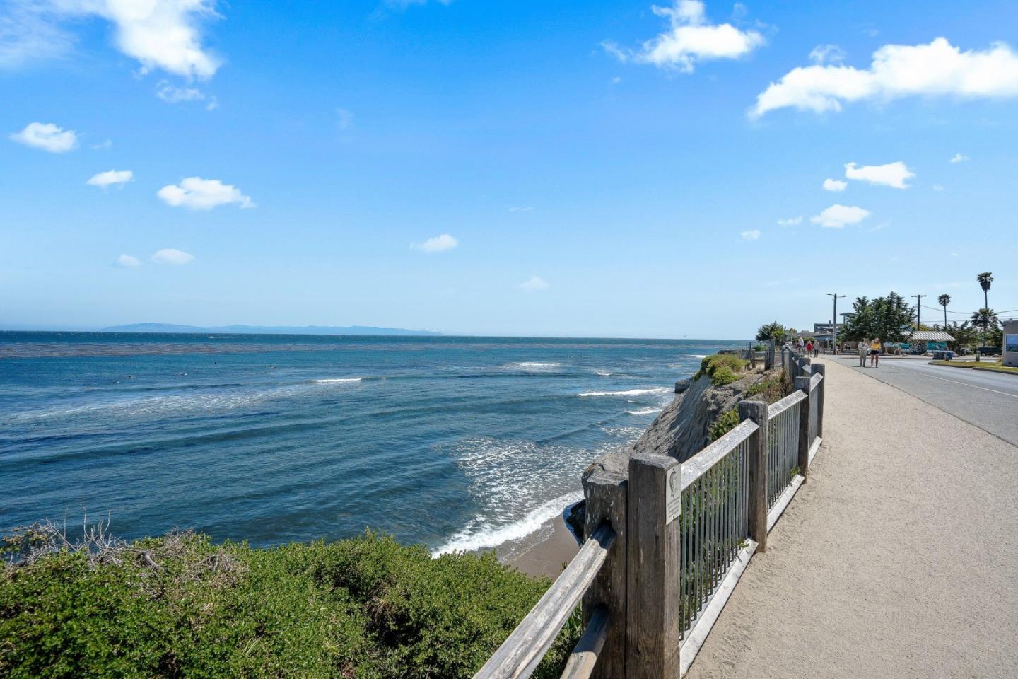 Detail Gallery Image 37 of 44 For 345 15th Ave, Santa Cruz,  CA 95062 - 3 Beds | 3 Baths