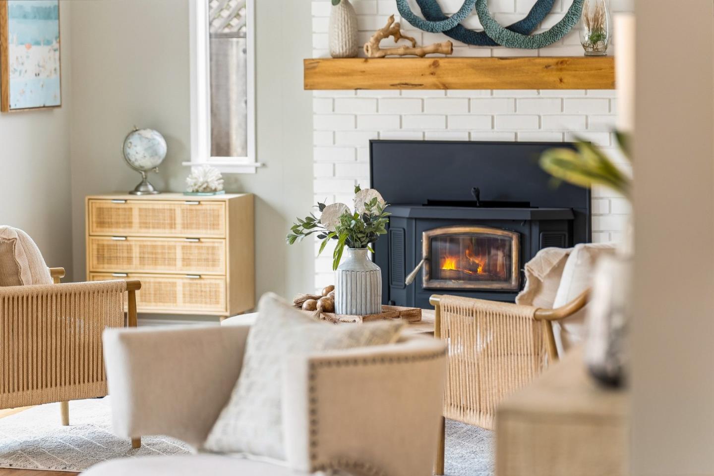 Detail Gallery Image 5 of 44 For 345 15th Ave, Santa Cruz,  CA 95062 - 3 Beds | 3 Baths