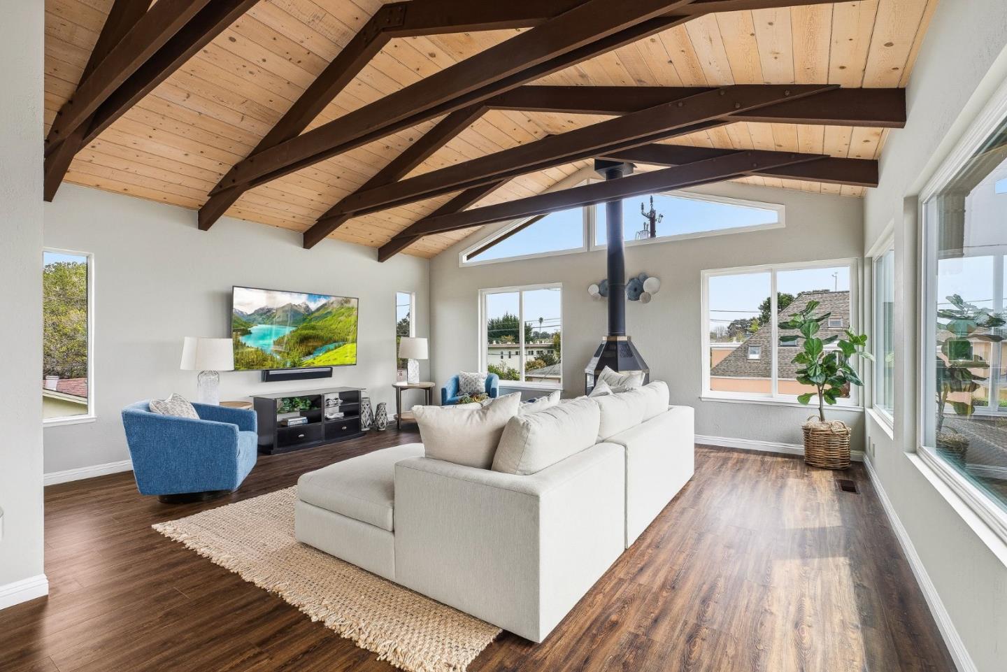 Detail Gallery Image 8 of 44 For 345 15th Ave, Santa Cruz,  CA 95062 - 3 Beds | 3 Baths