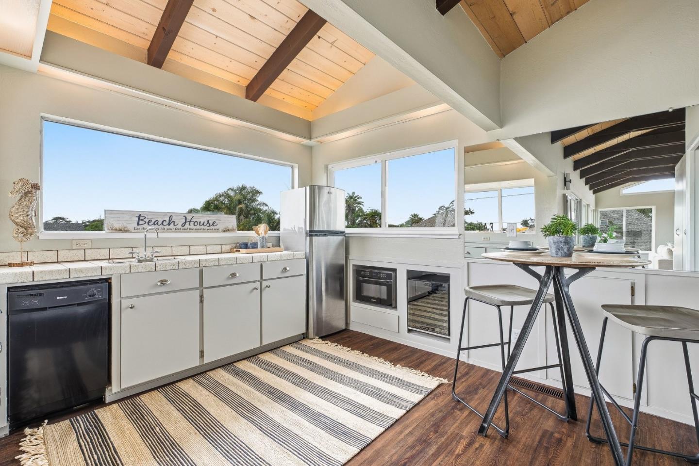 Detail Gallery Image 9 of 44 For 345 15th Ave, Santa Cruz,  CA 95062 - 3 Beds | 3 Baths