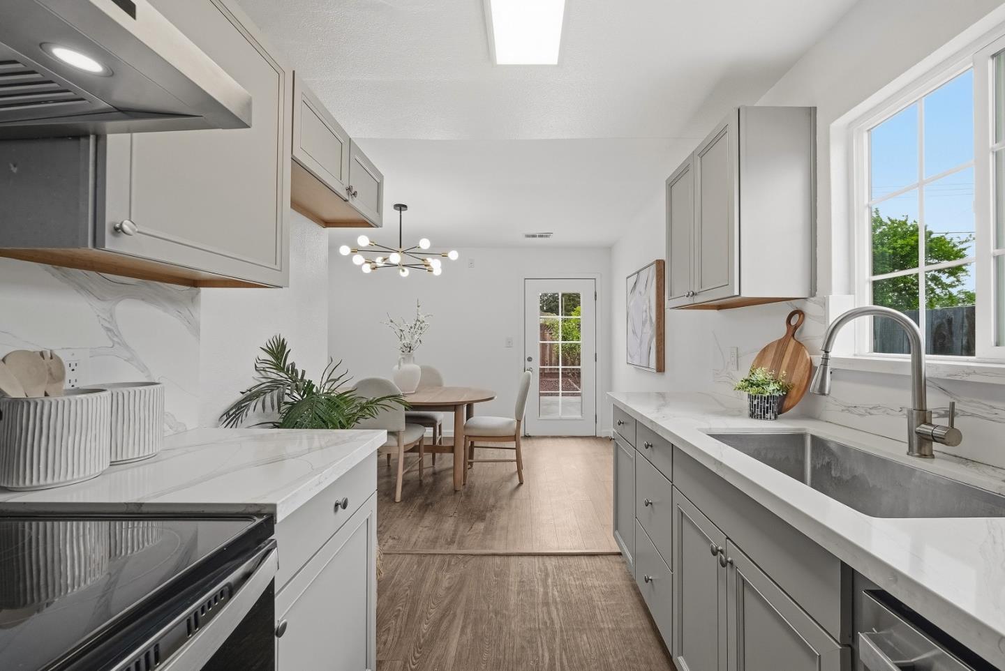 Detail Gallery Image 10 of 55 For 4663 Mangrum Dr, Santa Clara,  CA 95054 - 5 Beds | 3 Baths