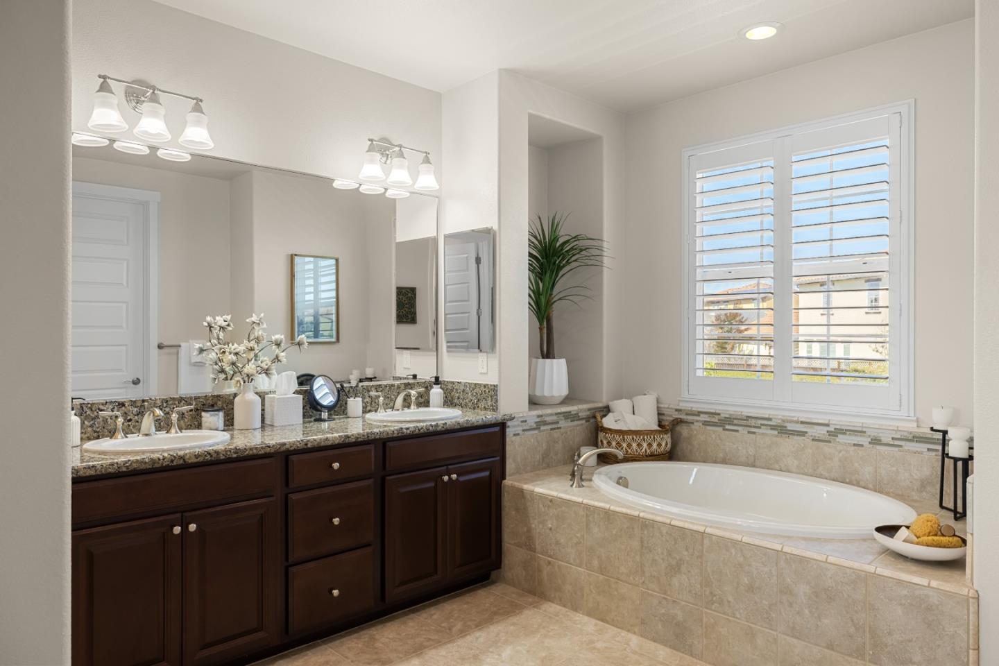 Detail Gallery Image 13 of 19 For 13514 Warren Ave, Marina,  CA 93933 - 3 Beds | 2/1 Baths