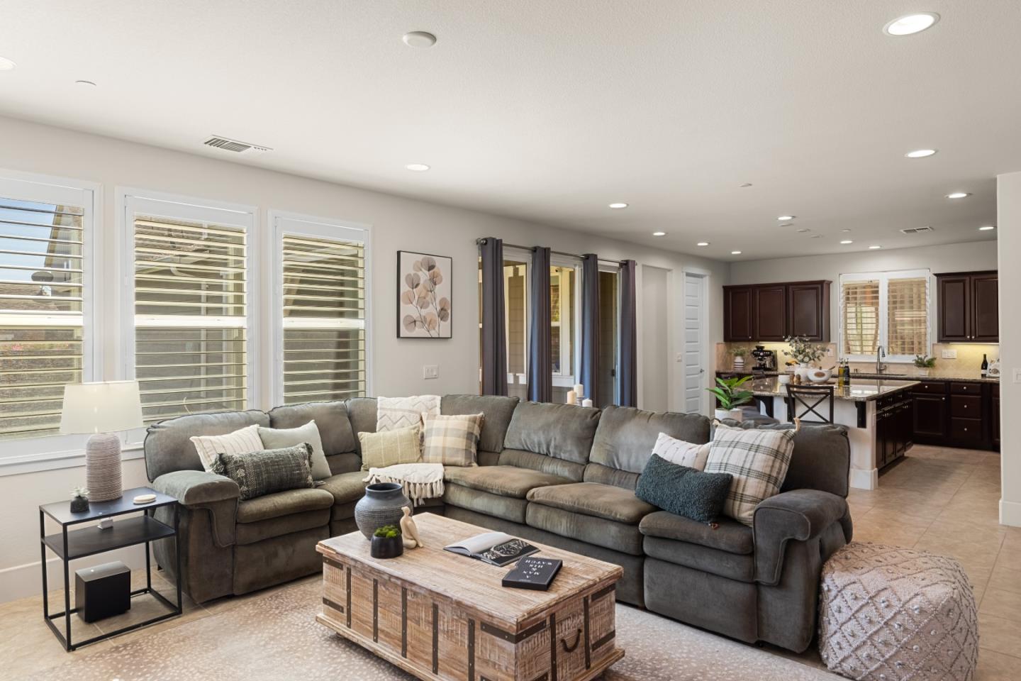 Detail Gallery Image 8 of 19 For 13514 Warren Ave, Marina,  CA 93933 - 3 Beds | 2/1 Baths