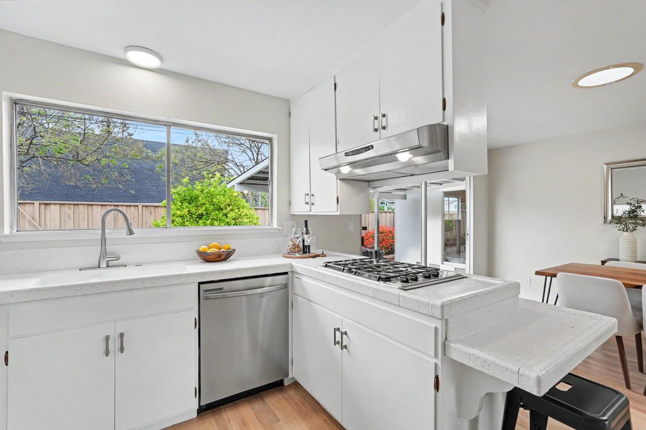 Detail Gallery Image 16 of 58 For 20025 Cedar Tree Ln, Cupertino,  CA 95014 - 4 Beds | 3 Baths