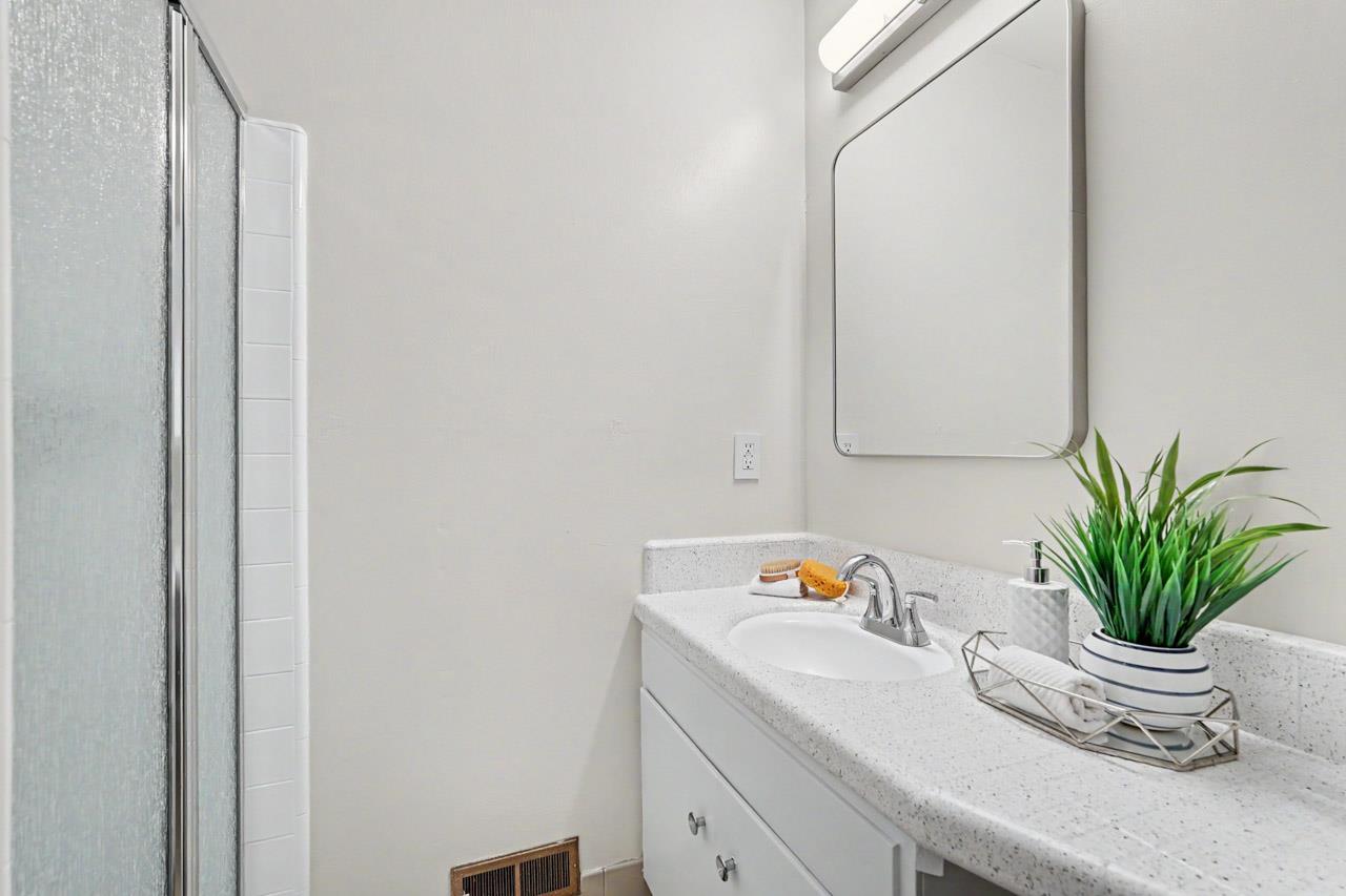 Detail Gallery Image 32 of 58 For 20025 Cedar Tree Ln, Cupertino,  CA 95014 - 4 Beds | 3 Baths