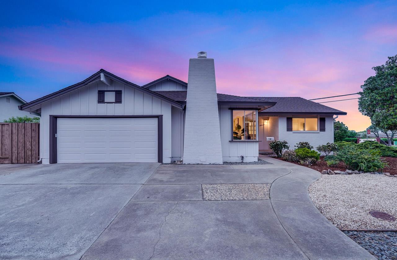 Detail Gallery Image 4 of 58 For 20025 Cedar Tree Ln, Cupertino,  CA 95014 - 4 Beds | 3 Baths