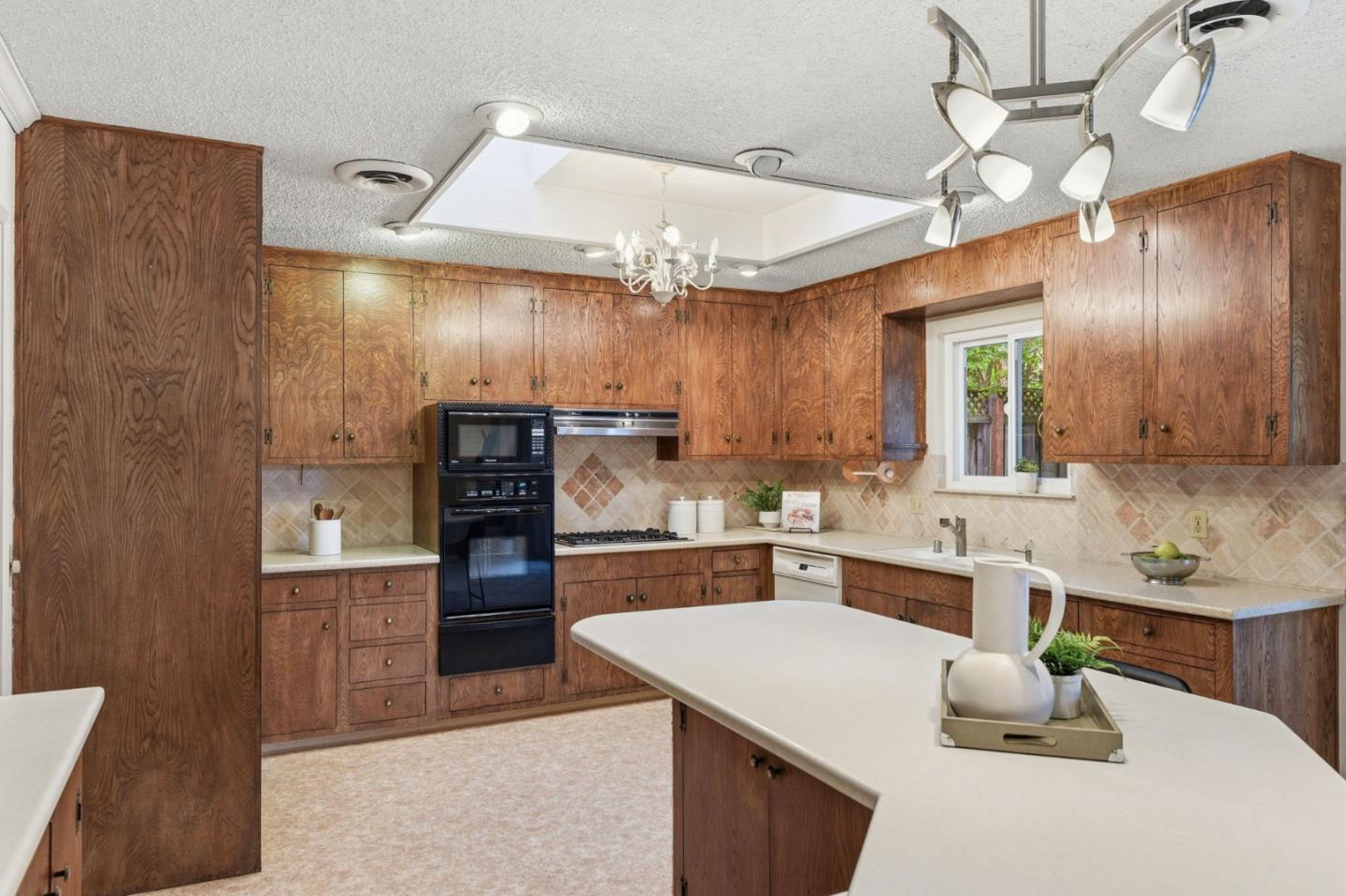 Detail Gallery Image 15 of 40 For 6433 Bose Ln, San Jose,  CA 95120 - 5 Beds | 2/1 Baths