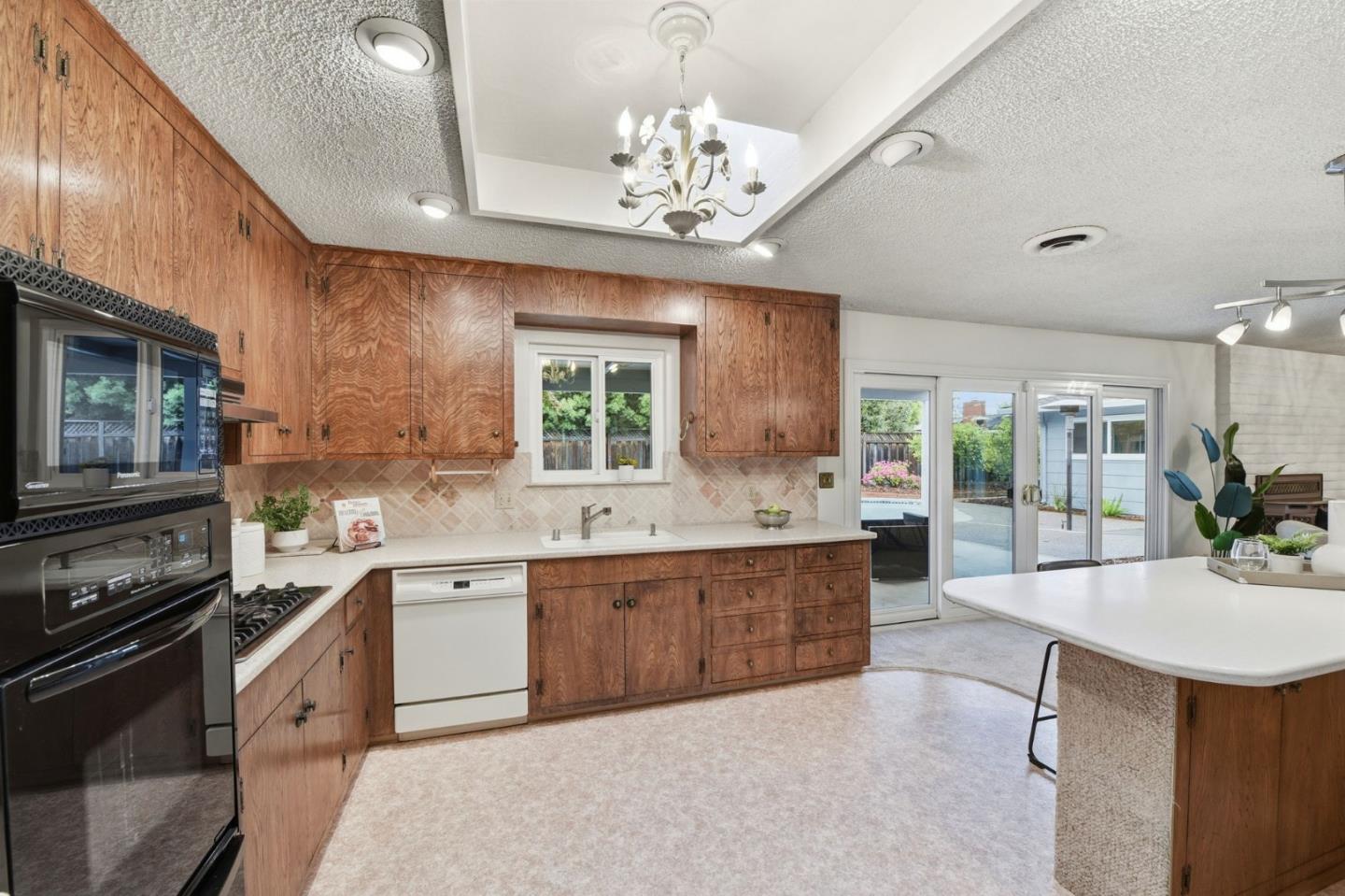 Detail Gallery Image 16 of 40 For 6433 Bose Ln, San Jose,  CA 95120 - 5 Beds | 2/1 Baths