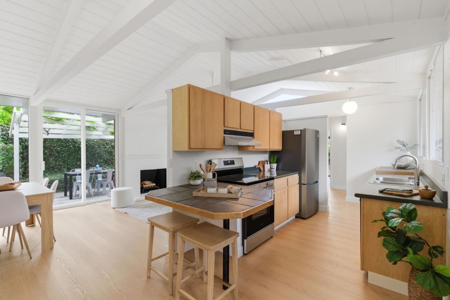 Detail Gallery Image 12 of 43 For 464 Dell Ave, Mountain View,  CA 94043 - 3 Beds | 2 Baths