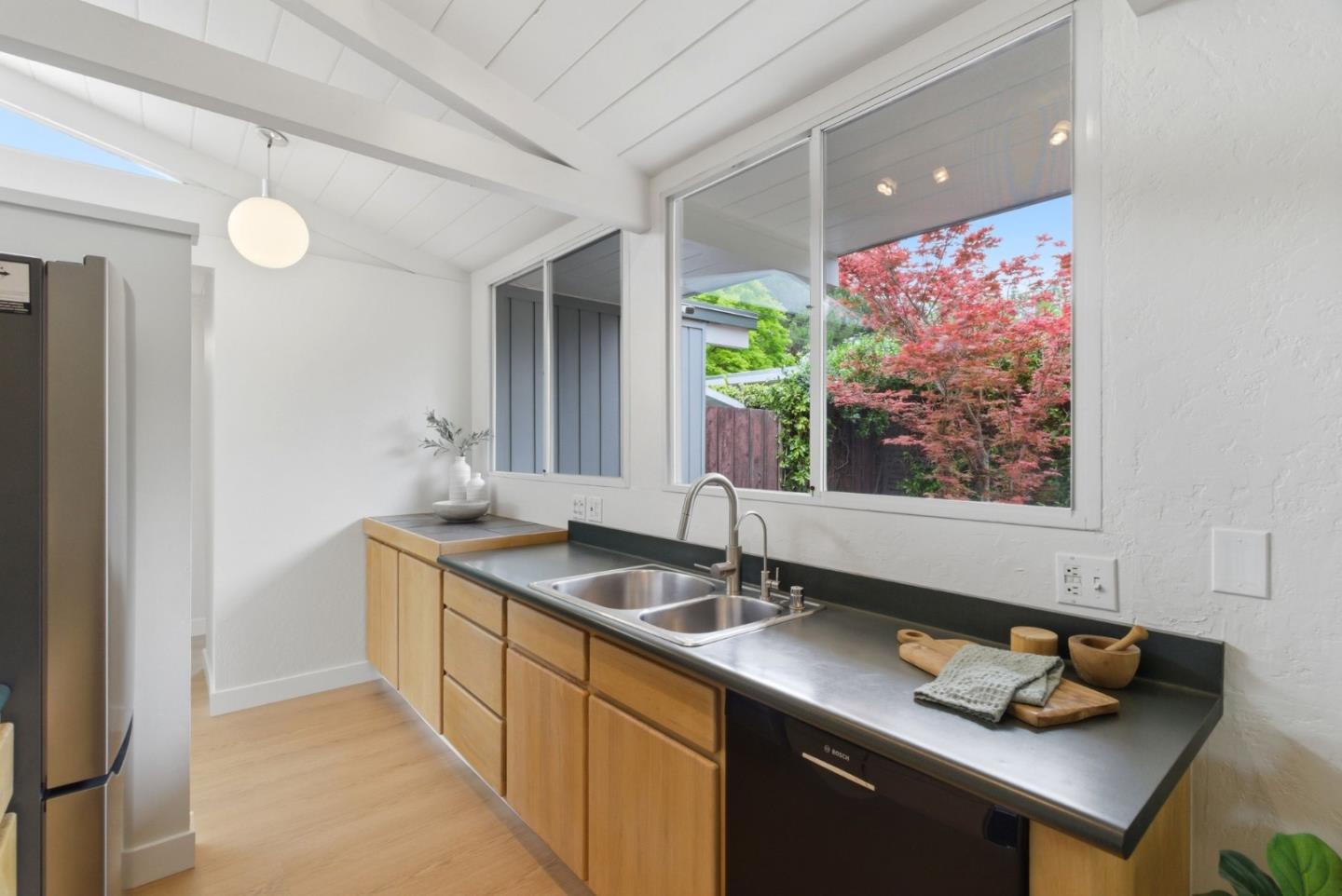 Detail Gallery Image 14 of 43 For 464 Dell Ave, Mountain View,  CA 94043 - 3 Beds | 2 Baths