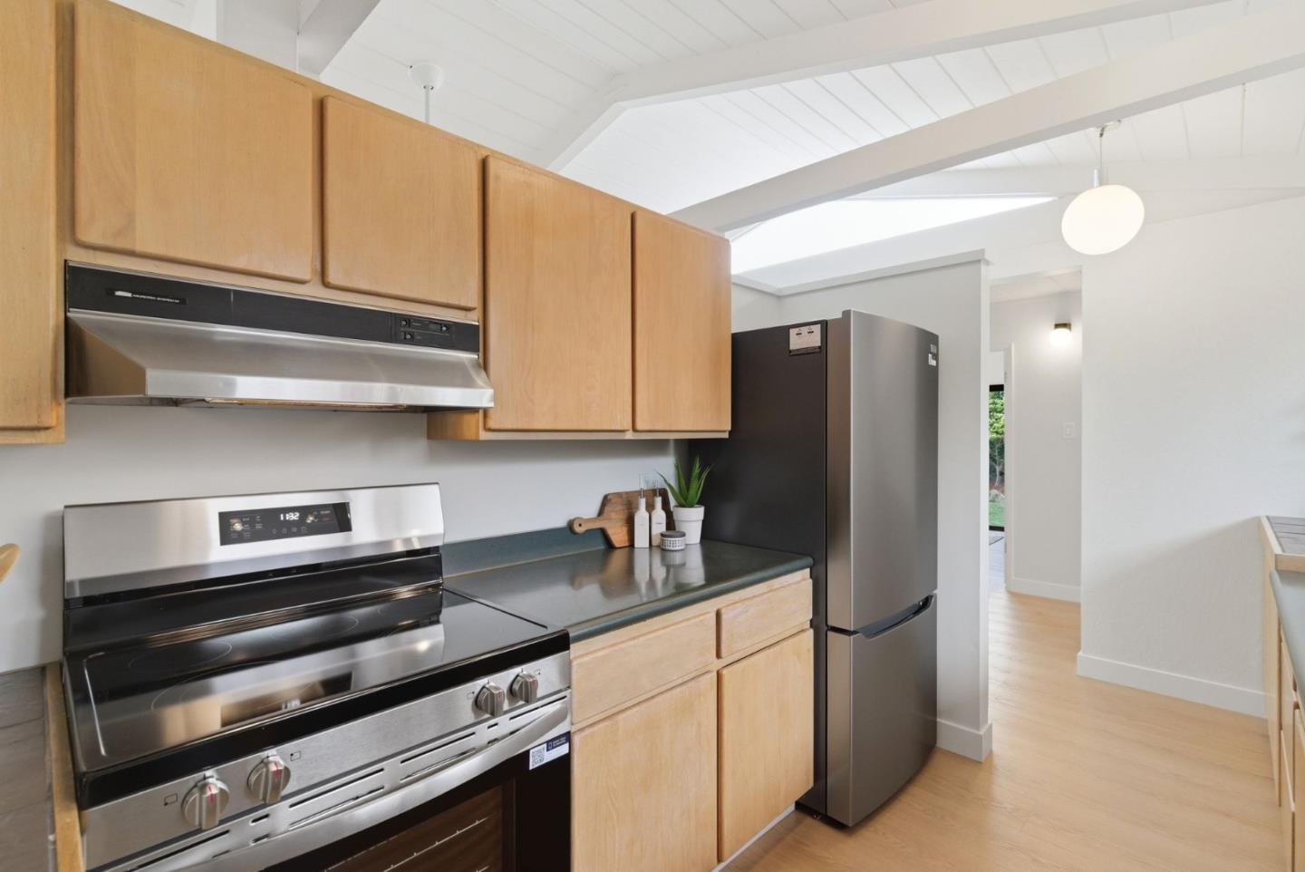 Detail Gallery Image 15 of 43 For 464 Dell Ave, Mountain View,  CA 94043 - 3 Beds | 2 Baths