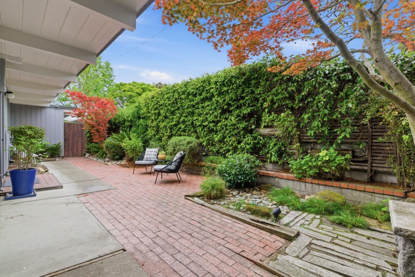 Detail Gallery Image 2 of 43 For 464 Dell Ave, Mountain View,  CA 94043 - 3 Beds | 2 Baths