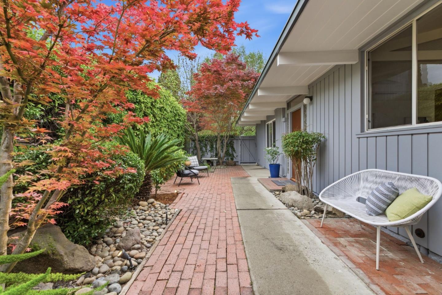 Detail Gallery Image 4 of 43 For 464 Dell Ave, Mountain View,  CA 94043 - 3 Beds | 2 Baths